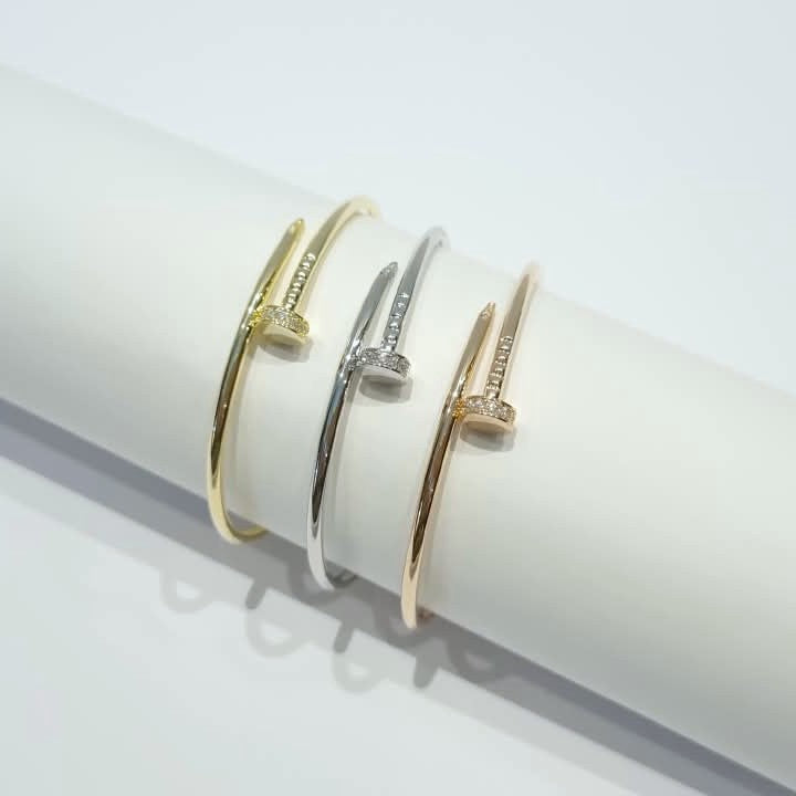 Cartier Clou Slim Bangle in three colors – close-up