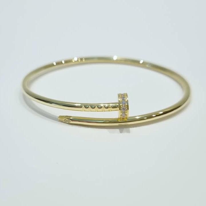 Cartier Clou Slim Bangle in gold – close-up