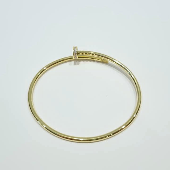 Cartier Clou Slim Bangle in gold – close-up