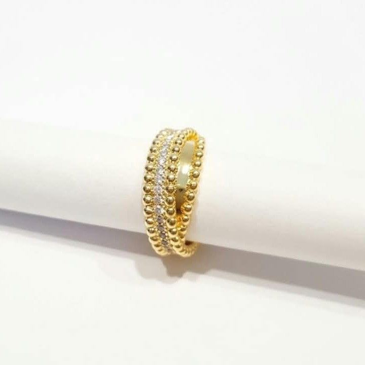 Van Cleef Perlee Twisted Ring - 1 row of Zircon